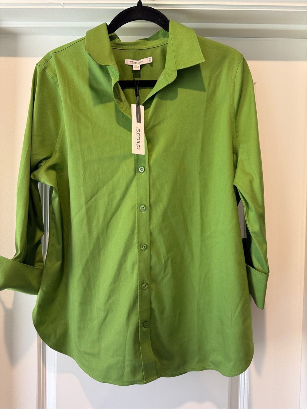 NWT Chico's Lime Green Button-Down Shirt Size 1.5 (10)